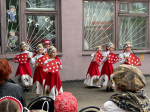 Есть по соседству библиотека